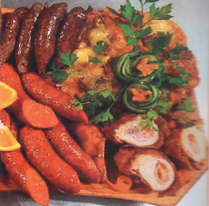 Misa s klobásami a plneným mäsom